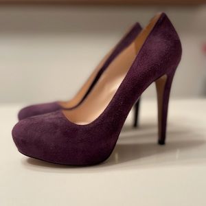 Prada sueded Purple pump size 6